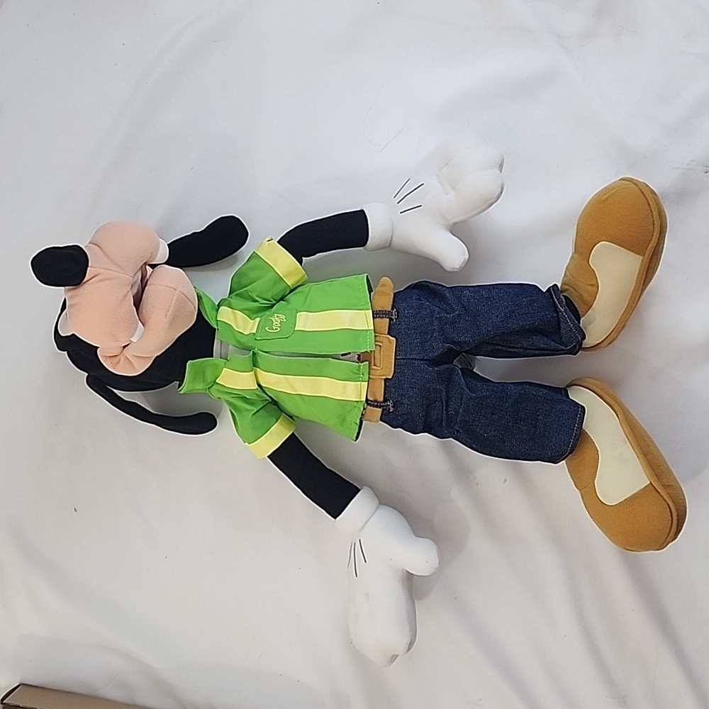 NWT Vintage 2001 Fisher Price Make Me Laugh Goofy Puppet Plush